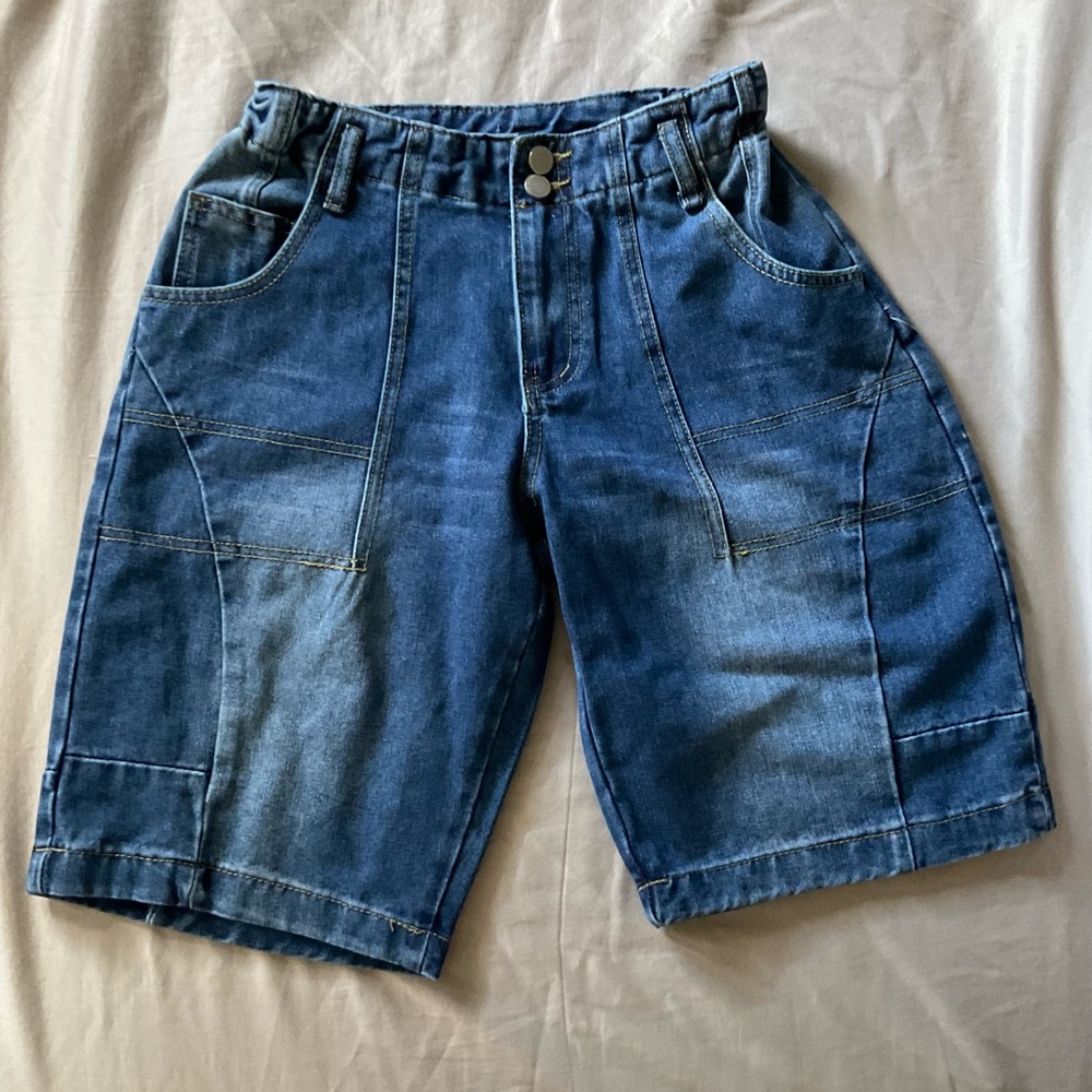 Denim shorts small high rise 10” length 20” ,stretch waist button/zip closure